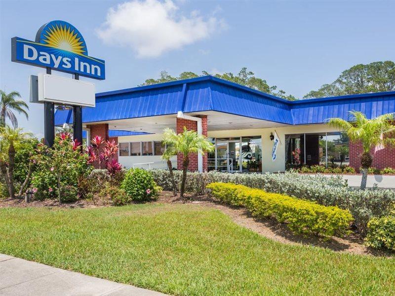 Days Inn By Wyndham Fort Myers Springs Resort Estero Exterior foto